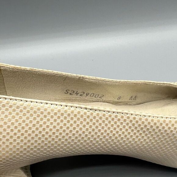 Stuart Weitzman Textured Embossed Block Heel Pumps - Picture 4 of 9